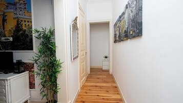 Căn hộ, 2 phòng ngủ, sân hiên, quang cảnh thành phố | Nội thất