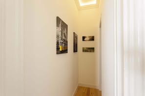 Apartamento, 2 habitaciones, patio, vistas a la ciudad | Pasillo