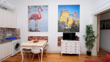 Apartment, 2 Bedrooms, Patio, City View | Living room