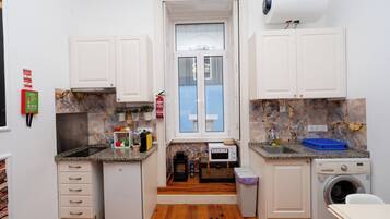 Apartment, 2 Bedrooms, Patio, City View | Interior