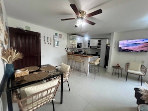 Apartment, 2 Bedrooms, Smoking, Balcony | Dining - Apartment in Beach Dreams (Santa Marta)
