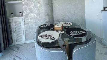 Loft, 3 Bedrooms, Smoking, Terrace | Dining room
