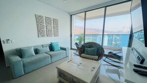 Leilighet, 3 soverom, terrasse, hageutsikt | Oppholdsrom