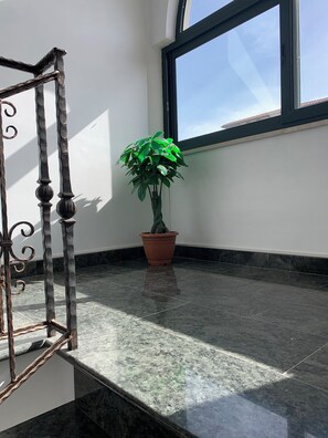 2 bedrooms, blackout drapes, iron/ironing board, free WiFi - Don Michele Apartments (Gizzeria)