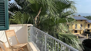 Appartamento del Golfo | 2 phòng ngủ, màn/rèm cản sáng, bàn ủi/dụng cụ ủi quần áo