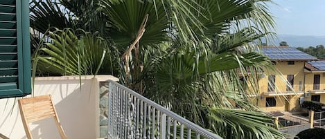 Appartamento del Golfo | 2 bedrooms, blackout drapes, iron/ironing board, free WiFi