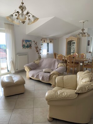 Appartamento delle Stelle | Khu phòng khách | TV màn hình phẳng