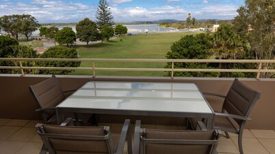 Tuncurry Tides overlooking the lake.