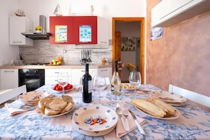 Maison, 2 chambres, fumeur, balcon | Salle à manger
