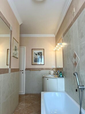 Hair dryer, towels - Two Bedroom Apartment with Pool View (La Montecchia)