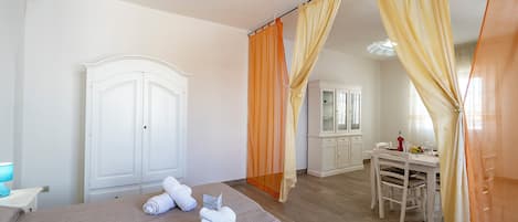 1 dormitorio y ropa de cama