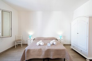 1 bedroom, bed sheets