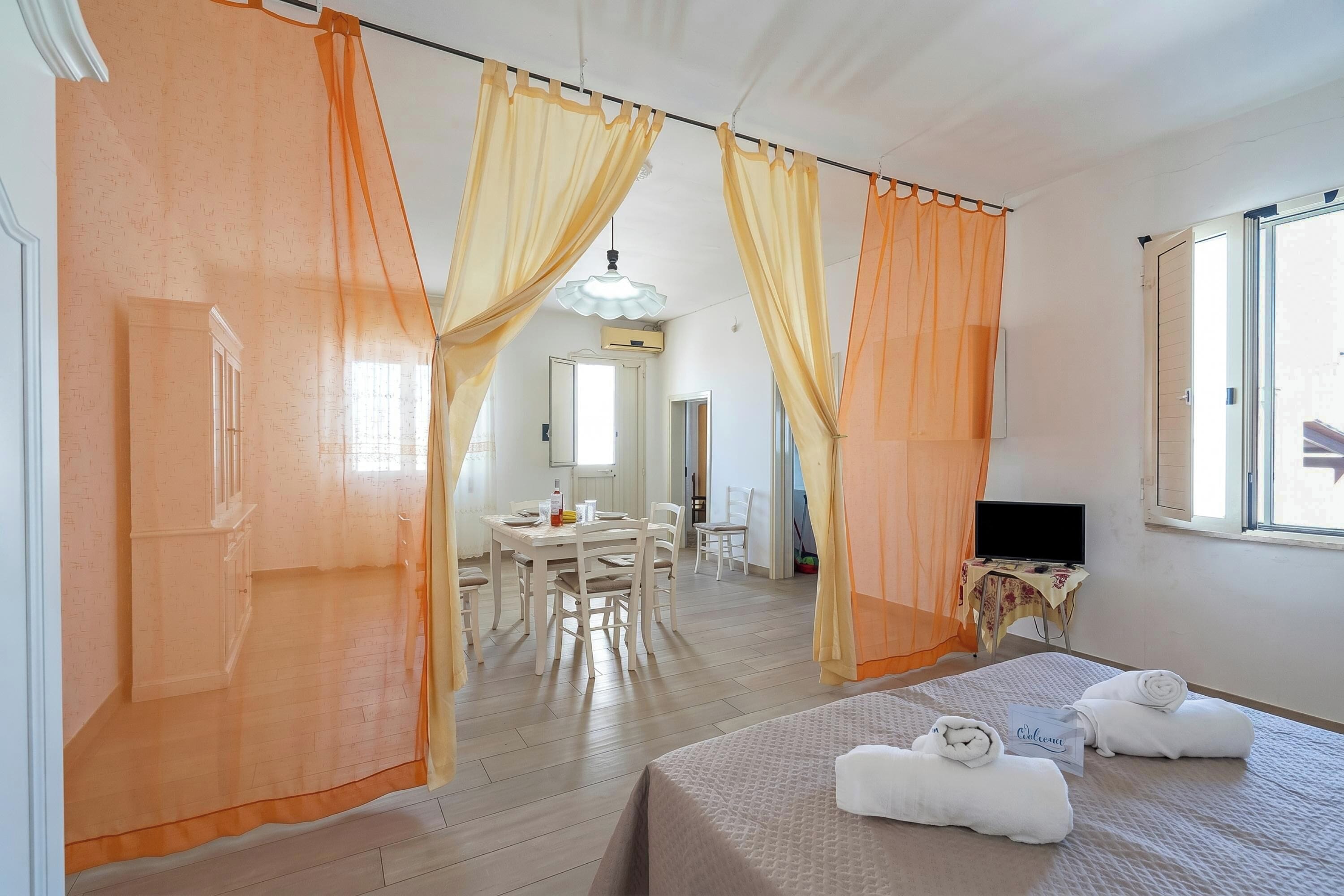 Family Apartment, Multiple Bedrooms (Onde Dorate  in centre, close to) | 1 bedroom, bed sheets