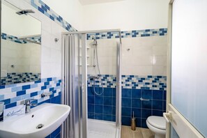 Bathroom - Onde Dorate in Centre, Close to Beach (Porto Cesareo)