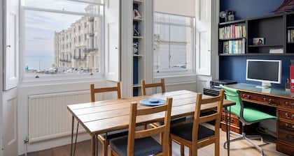 An elegant 2 bedroom flat 2 minutes from Kemptown beach