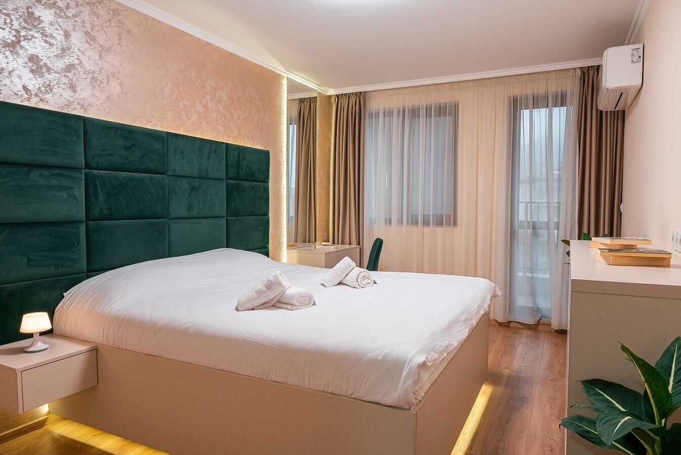 1 habitación, escritorio, tabla de planchar con plancha y wifi 