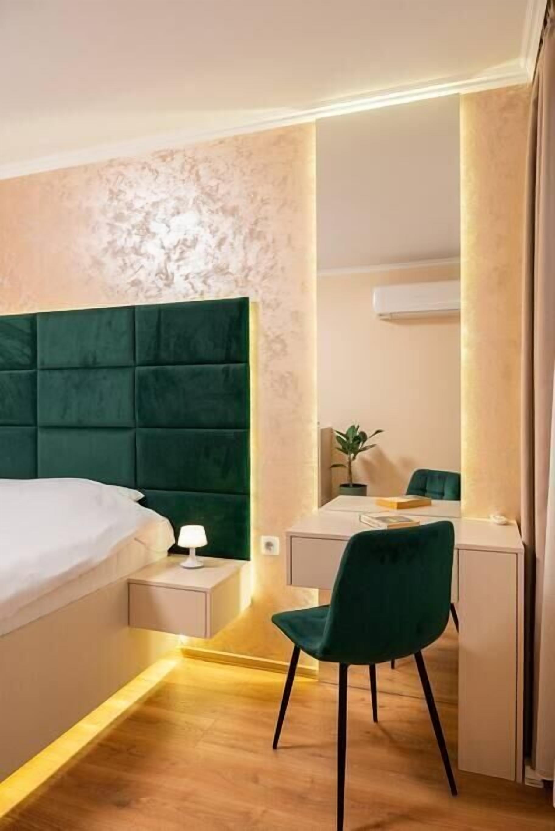 1 bedroom, desk, iron/ironing board, WiFi