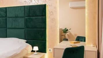 1 bedroom, desk, iron/ironing board, WiFi