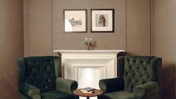 Luxury Room | Desk, laptop workspace, free WiFi