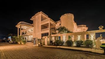 Pintu masuk properti