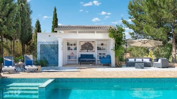 Alberca al aire libre por temporada