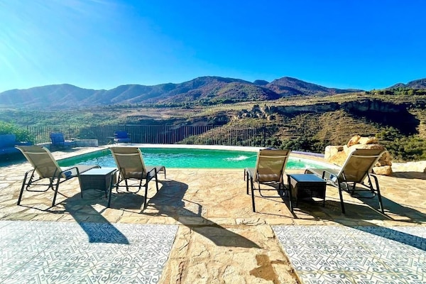 Een seizoensgebonden buitenzwembad