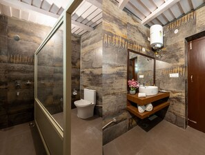 Habitación Deluxe, balcón | Baño