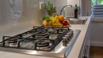 Mikrowelle, Herdplatte, Geschirrspüler