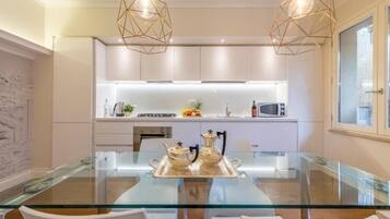 Mikrowelle, Herdplatte, Geschirrspüler