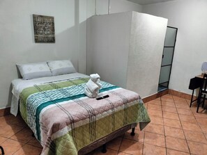1 bedroom, WiFi, bed sheets