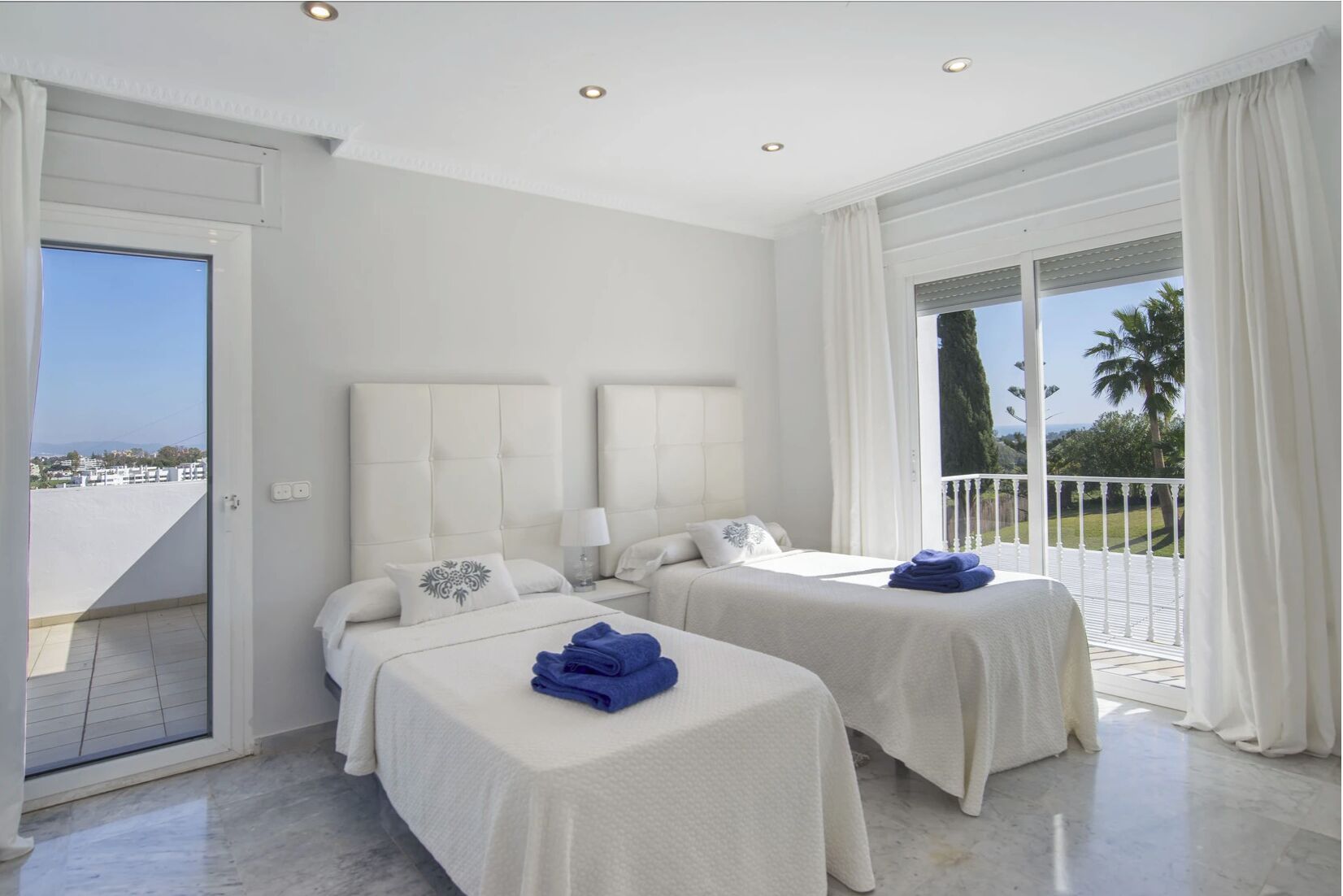 Foto - Elegant Villa Retreat with Lush Gardens