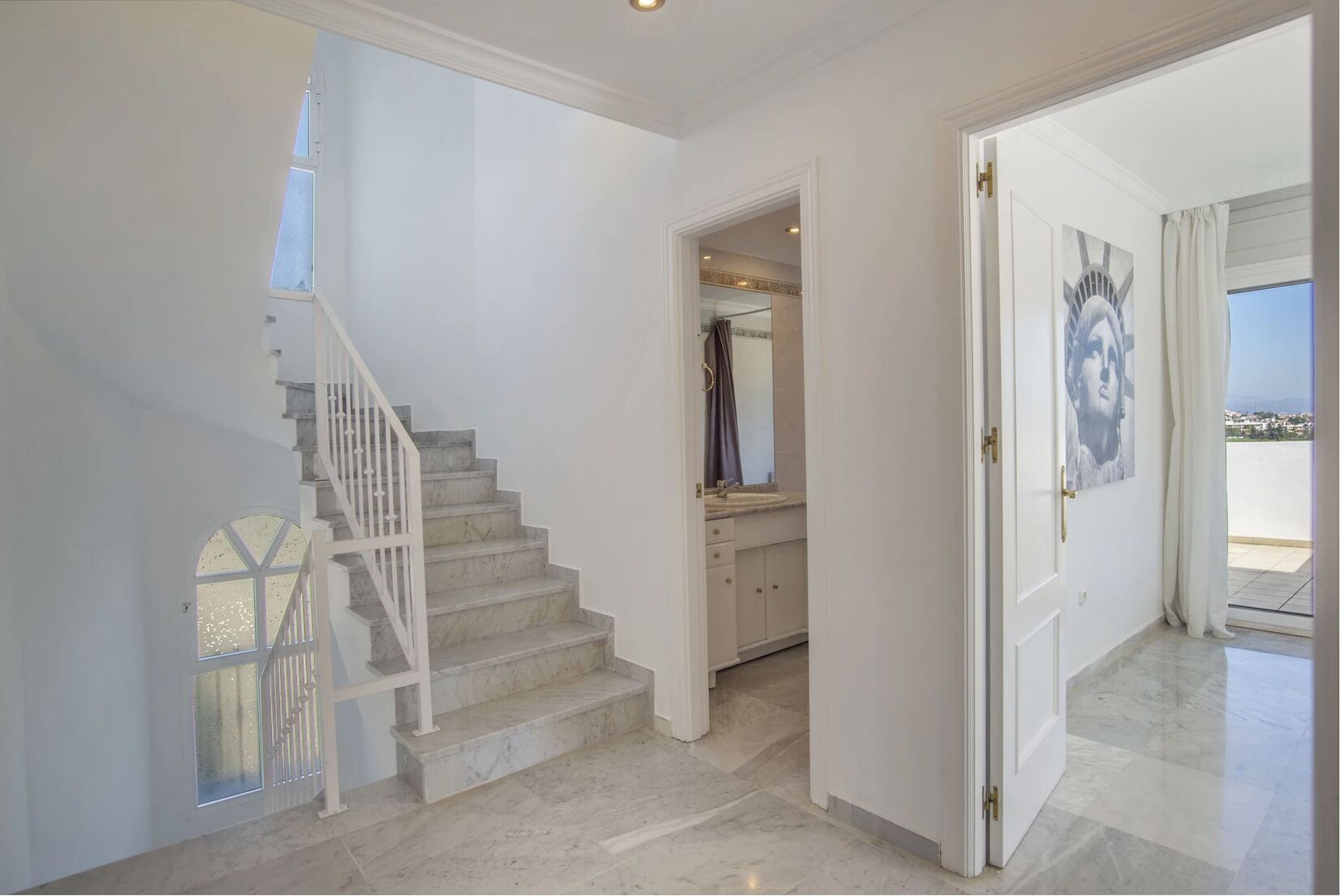 Foto - Elegant Villa Retreat with Lush Gardens