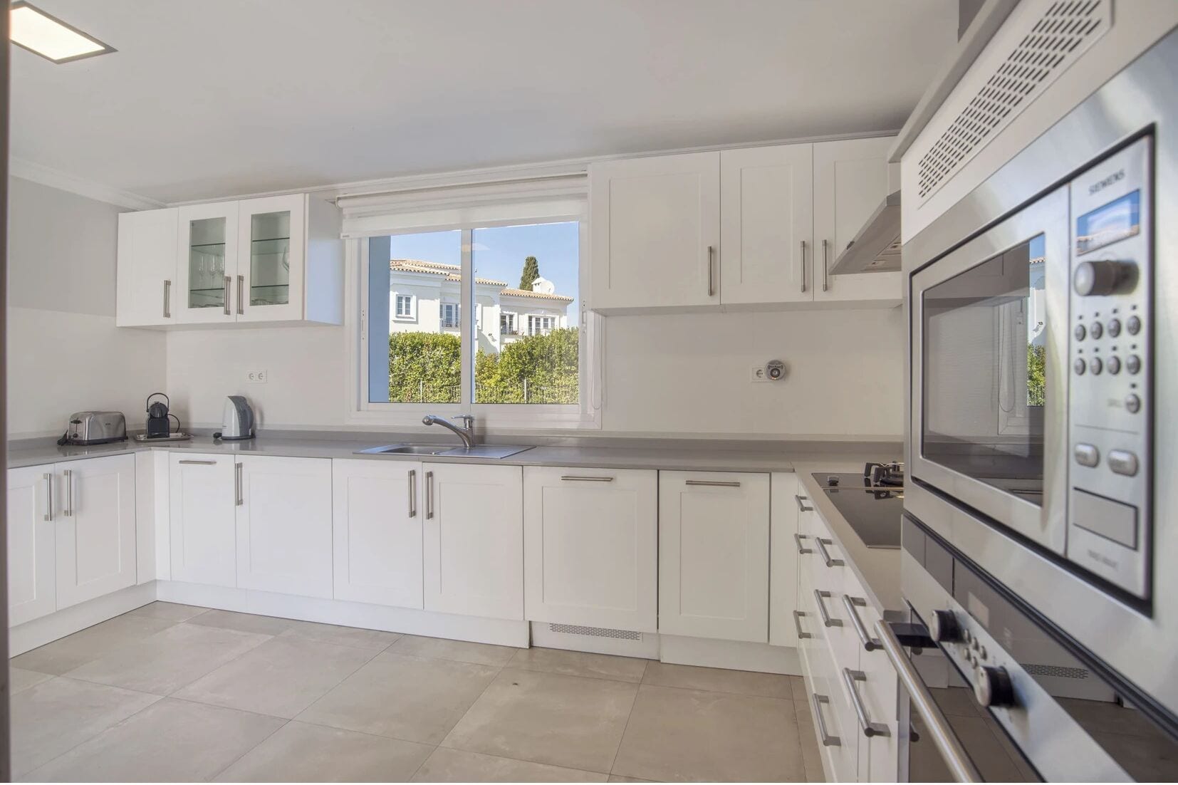 Foto - Elegant Villa Retreat with Lush Gardens