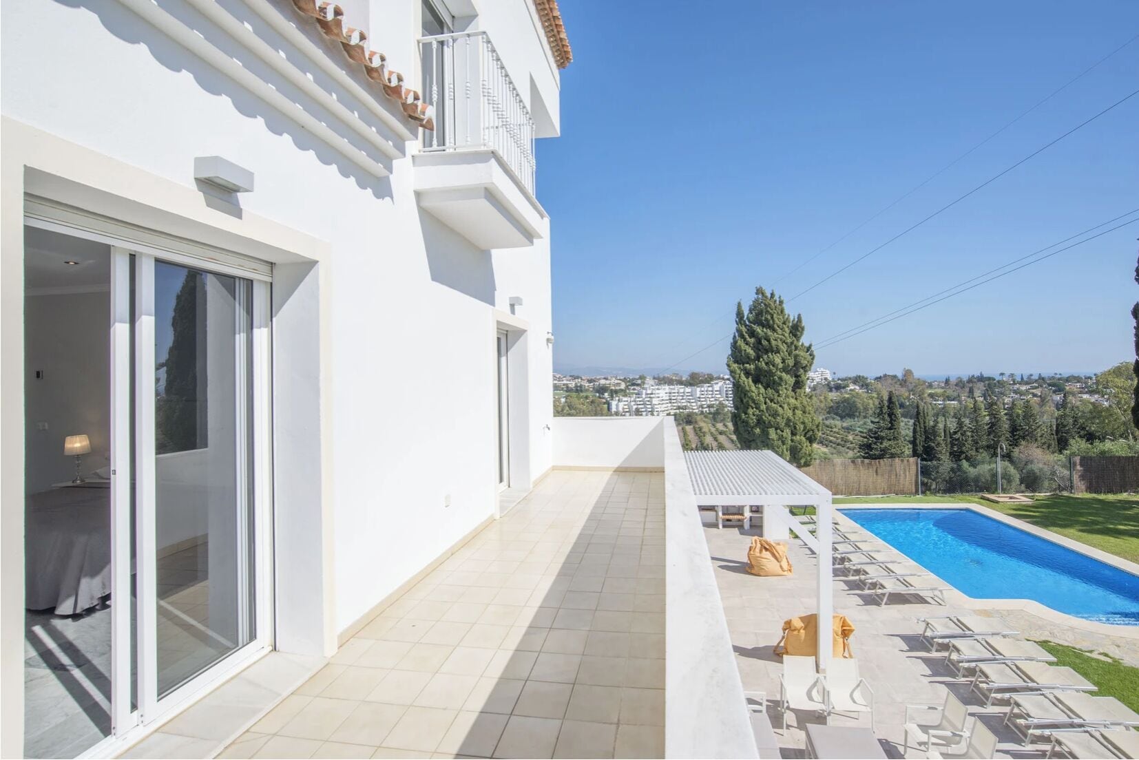 Foto - Elegant Villa Retreat with Lush Gardens