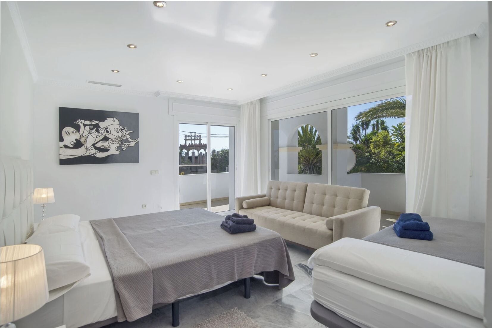 Foto - Elegant Villa Retreat with Lush Gardens