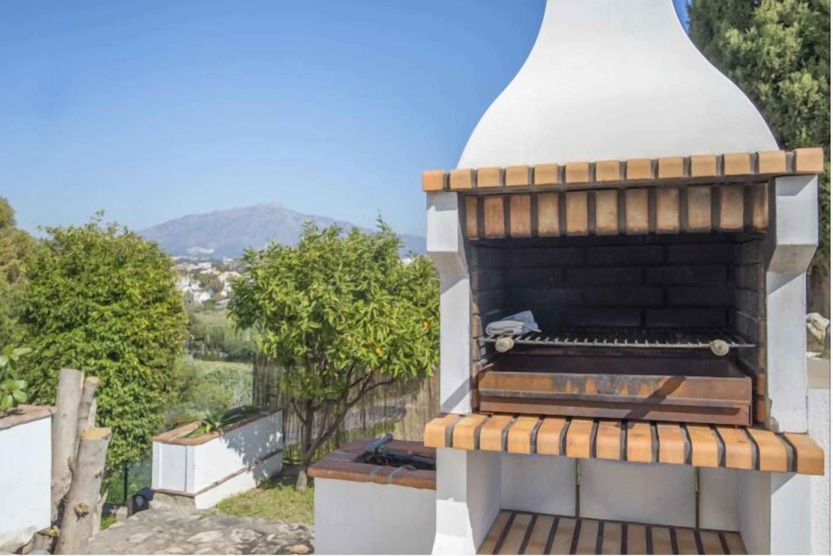 Foto - Elegant Villa Retreat with Lush Gardens