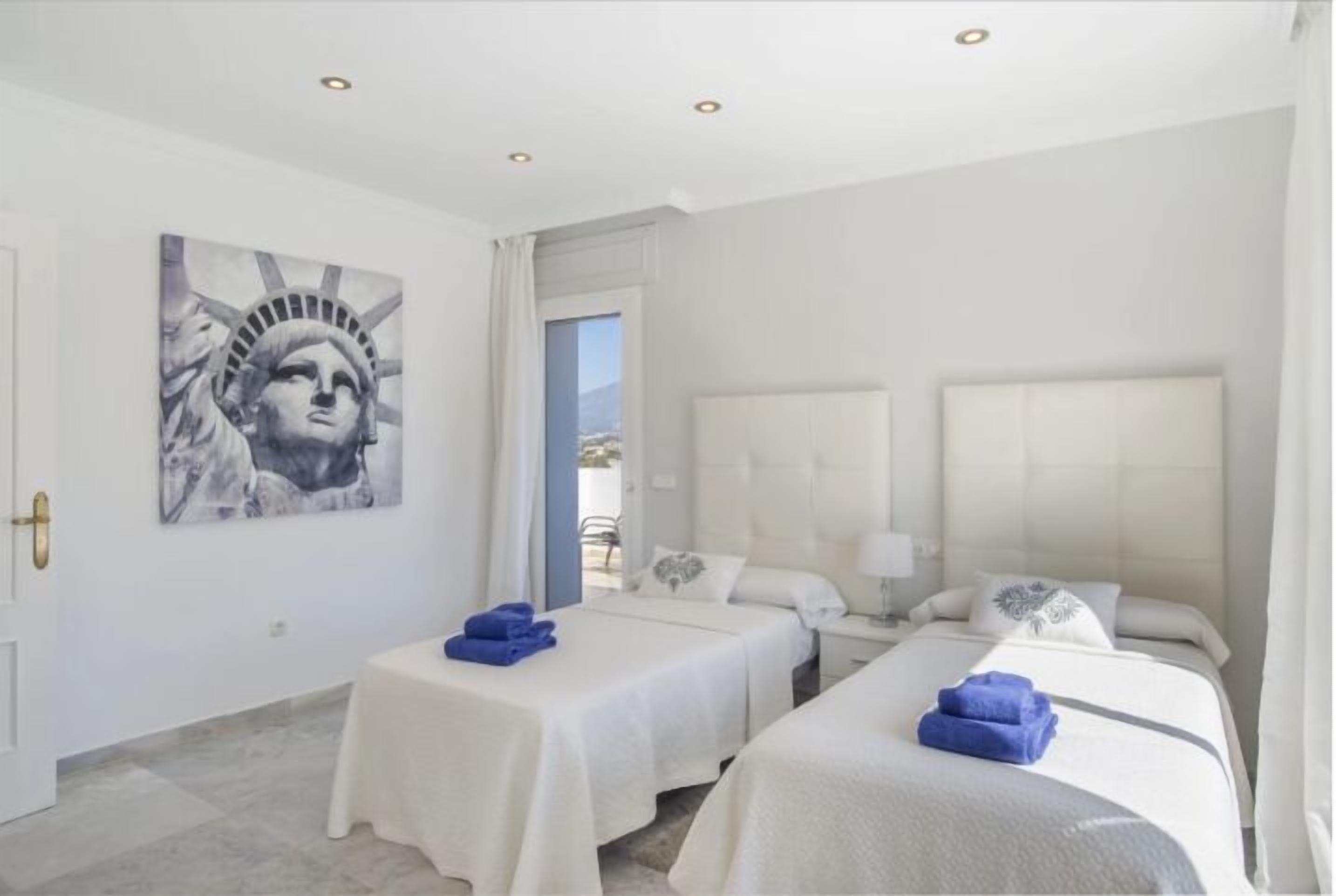 Foto - Elegant Villa Retreat with Lush Gardens