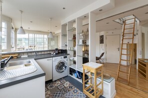 Kjøleskap, mikrobølgeovn, ovn og oppvaskmaskin