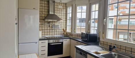 Réfrigérateur, micro-ondes, four, lave-vaisselle