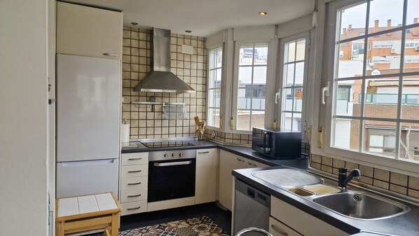 Fridge, microwave, oven, dishwasher