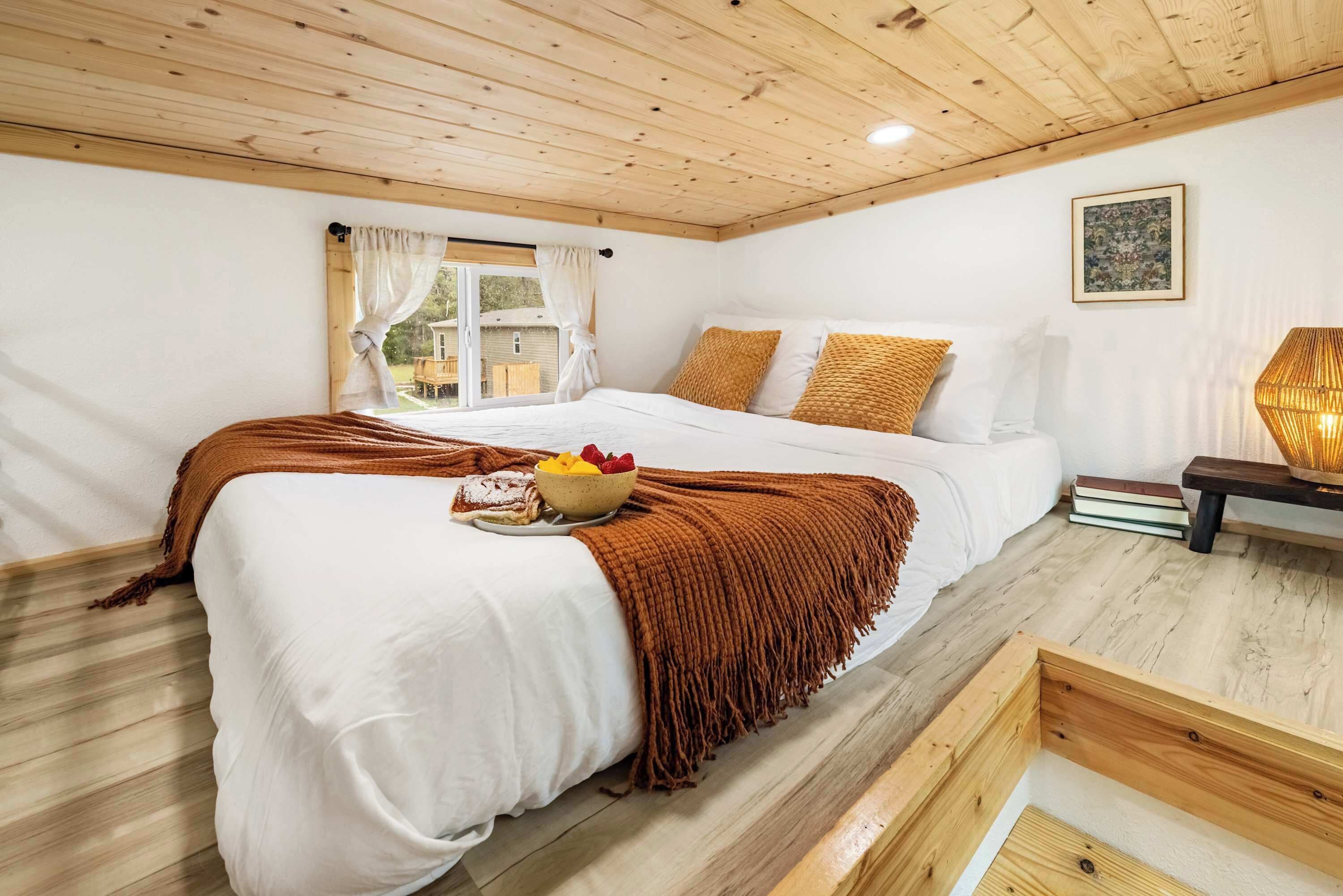 2 bedrooms, desk, iron/ironing board, WiFi