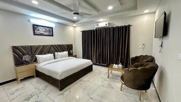 Quarto casal ou duplo luxo, vista para o jardim | Wi-Fi de cortesia