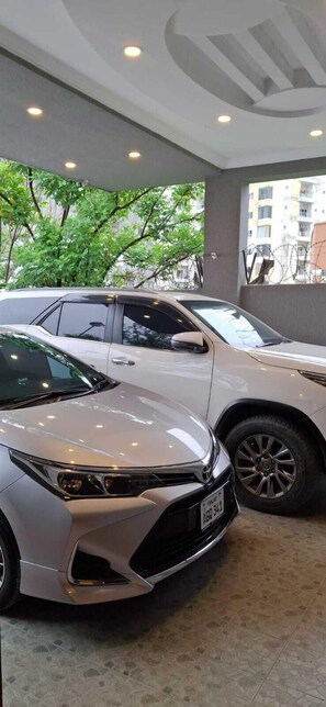 Free self parking - Dream Executive Guest House (Islamabad)