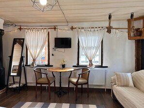 舒适村舍, 露台 | 起居区