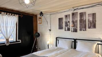 Comfort Cottage, Patio | 3 bedrooms, premium bedding, iron/ironing board, free WiFi