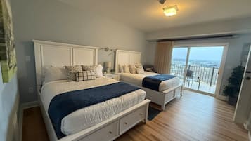 2 dormitorios, escritorio, tabla de planchar con plancha y cuna de viaje