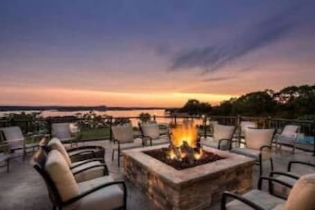 テラス / パティオ. Fairway To Heaven-Four Seasons Condo 2BD/2BA/Deck/Pool/Golf/Firepit-6PP