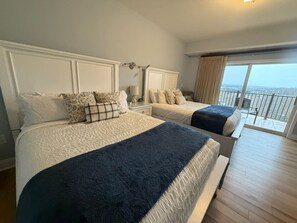 2 slaapkamers, een bureau, een strijkplank/strijkijzer, reisbedje