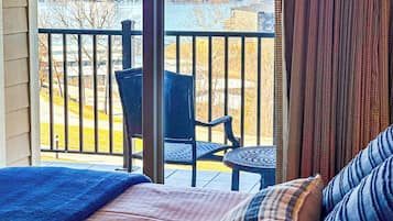 2 makuuhuonetta, työpöytä, silitysrauta/-lauta, ilmainen Wi-Fi