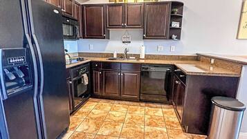 Microwave, dishwasher, coffee/tea maker, cookware/dishes/utensils